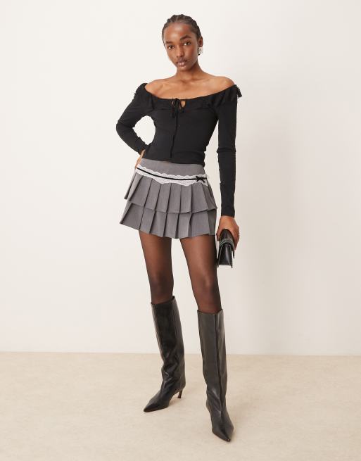 ASOS DESIGN - Top a maniche lunghe nero con finiture con volant in pizzo e apertura a goccia, 3 di 4