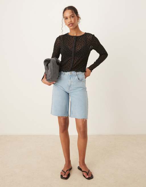 ASOS DESIGN - Top a maniche lunghe nero in rete a fiori floccati con bottoni, 2 di 4