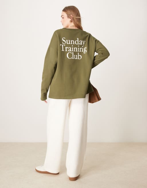 ASOS DESIGN - Top a maniche lunghe oversize verde oliva con stampa "Sunday Training Club" in rilievo, 4 di 4