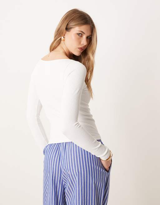ASOS DESIGN - Top a maniche lunghe senza cuciture modellante bianco a coste con scollo a barchetta, 3 di 4