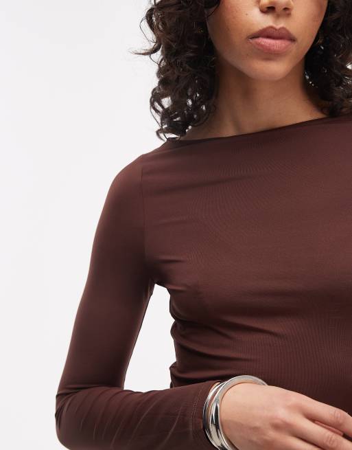 ASOS DESIGN - Top a maniche lunghe sinuoso color cioccolato con scollo a barchetta, 2 di 4