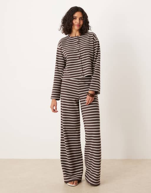 ASOS DESIGN - Top a maniche lunghe spazzolato color cioccolato a righe con bottoni in coordinato