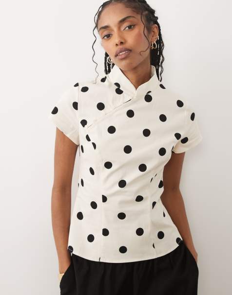 ASOS DESIGN - Top à pois avec col mao et boutonnage asymétrique - Crème - view 1
