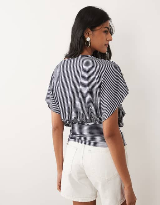 ASOS DESIGN - Top a rayas azul marino y blancas con diseño multiposición con botones, 4 de 4
