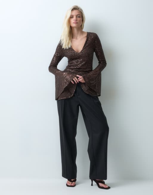 ASOS DESIGN top à sequins à devant en V et manches ailes d'ange couleur chocolat, 3 de 5