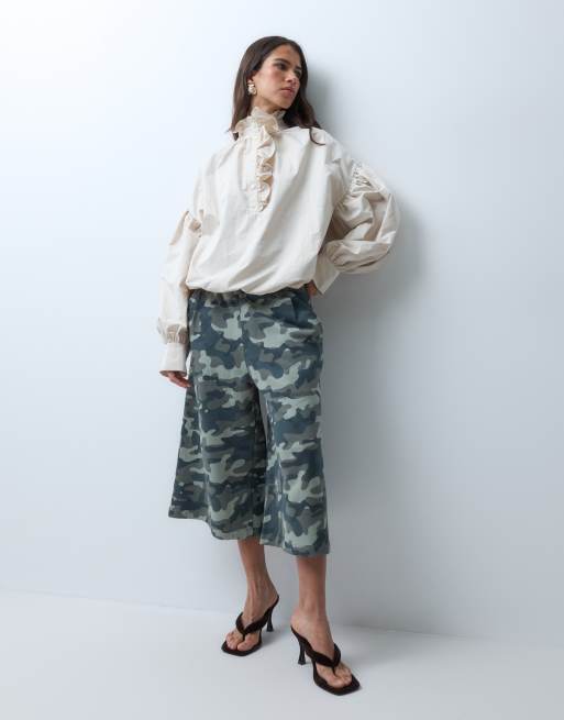 ASOS DESIGN top à volants avec patte de boutonnage en crème, 3 de 4