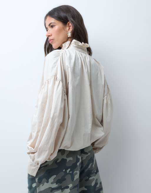 ASOS DESIGN top à volants avec patte de boutonnage en crème, 4 de 4