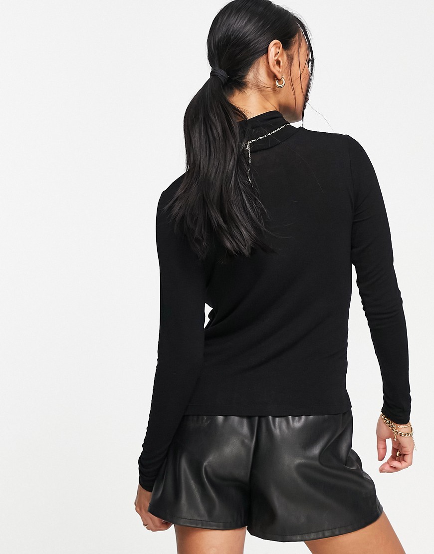 Top accollato a maniche lunghe in maglia sottile nera-Nero - ASOS DESIGN T-shirt donna  - immagine2