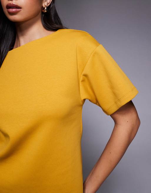 ASOS DESIGN - Top aderente a mezze maniche color ocra con scollo a barchetta, 3 di 4