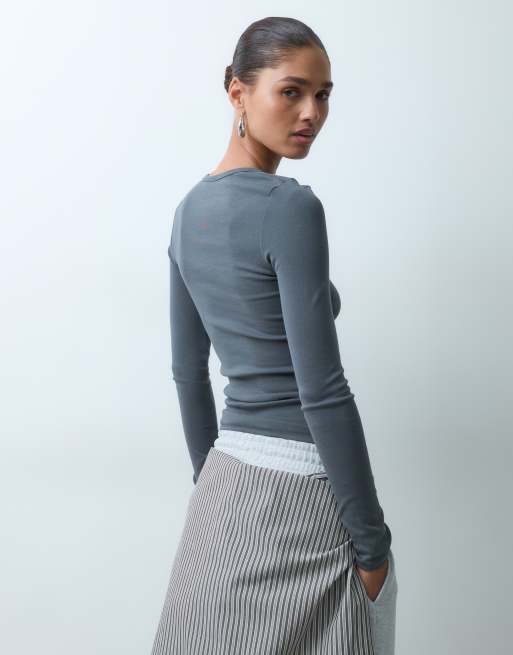ASOS DESIGN - top ajustado de manga larga en gris carbón, 4 de 4