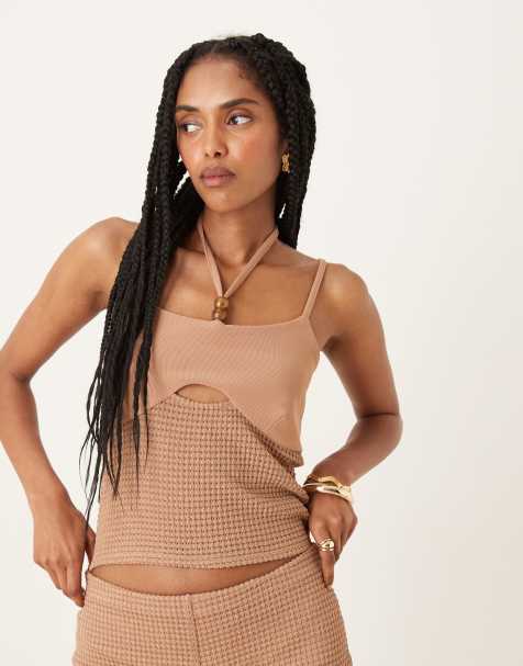 ASOS DESIGN - Top allacciato al collo color mocha all'uncinetto con perline in coordinato - view 1