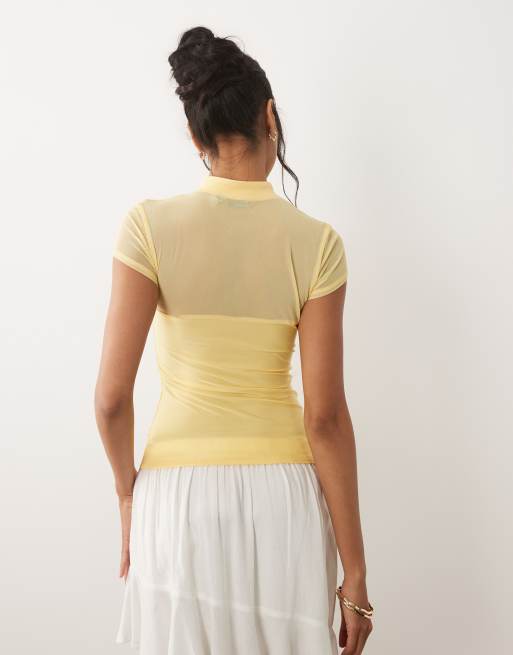 ASOS DESIGN - Top amarillo con abertura y detalle de botón rouleau, 4 de 4