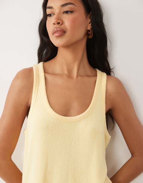 ASOS DESIGN - Top amarillo crema suelto de tirantes con cuello ancho de punto texturizado (parte de un conjunto) - view 1