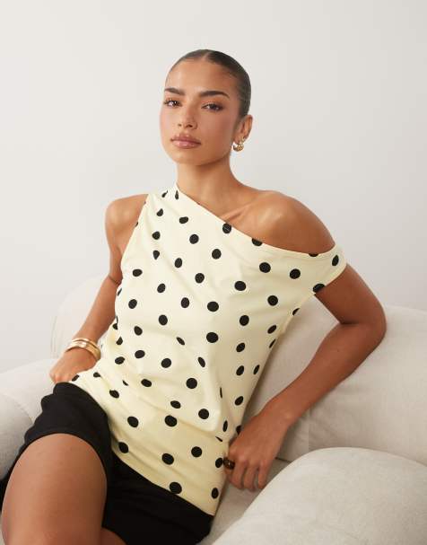 ASOS DESIGN - Top amarillo pastel con estampado de lunares negros, hombro caído y cintura entallada - view 1