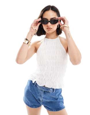 ASOS DESIGN - Top arricciato in chiffon allacciato al collo color avorio