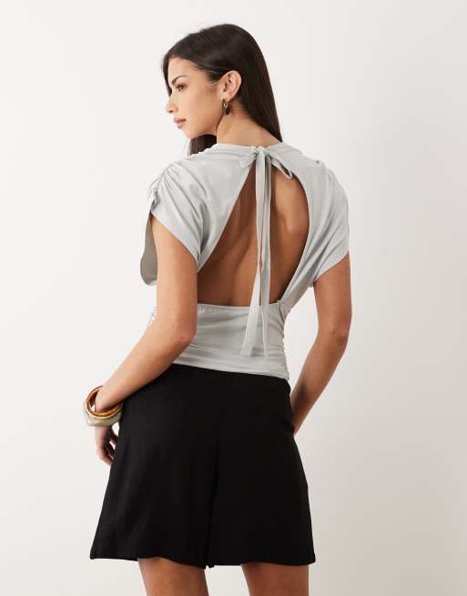 ASOS DESIGN - Top arricciato in vita grigio chiaro con maniche raccolte, 2 di 4