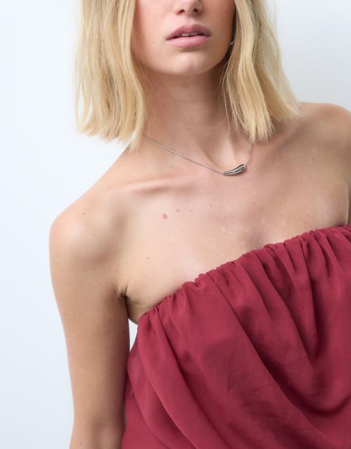 ASOS DESIGN - top asimétrico con bajo globo fruncido en rojo, 4 de 4