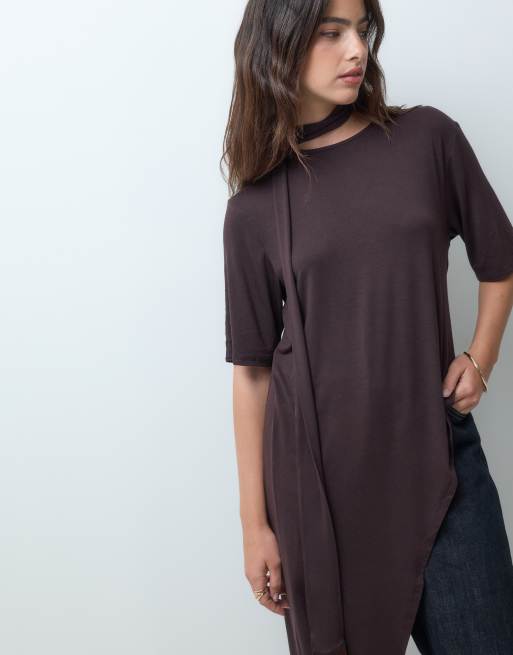 ASOS DESIGN top asimétrico con bufanda con flecos en chocolate, 2 de 5