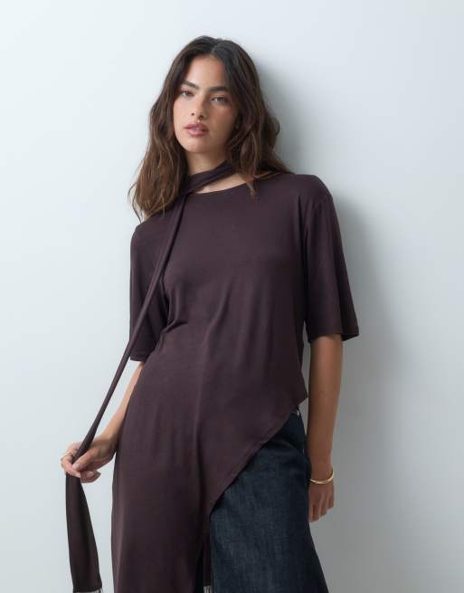 ASOS DESIGN top asimétrico con bufanda con flecos en chocolate, 5 de 5