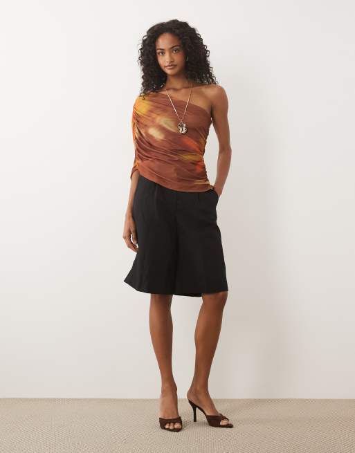 ASOS DESIGN top asimétrico con drapeado y estampado de atardecer difuminado, 2 de 4