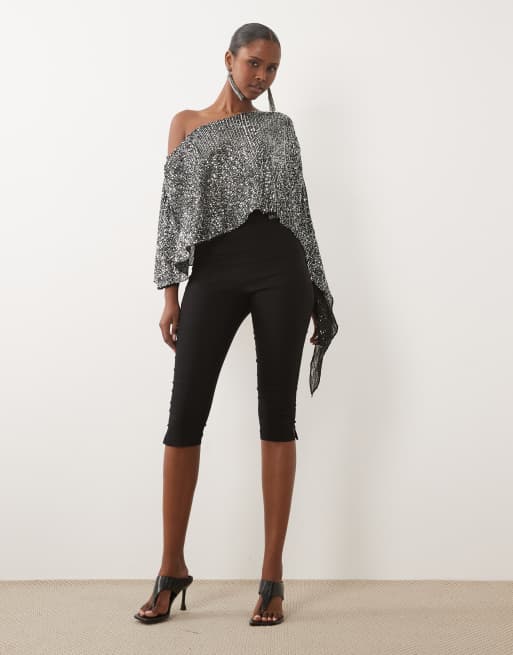 ASOS DESIGN top asymétrique à sequins, épaules dénudées, manches cape, argenté, 2 de 4