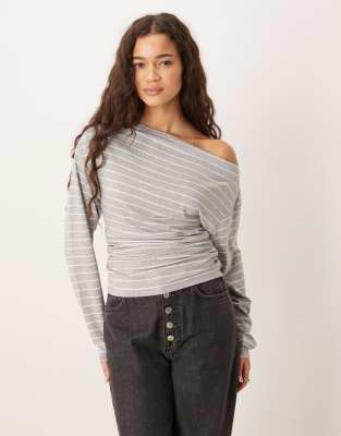 Top asymétrique cintré à rayures et à manches longues - Gris L