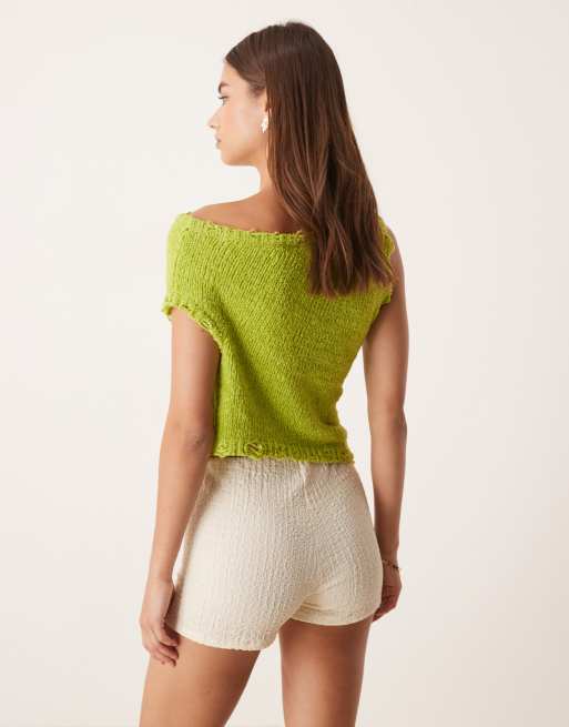 ASOS DESIGN – Top aus Strickstoff in Grün mit One-Shoulder-Träger und unverarbeitetem Saum, 2 von 4