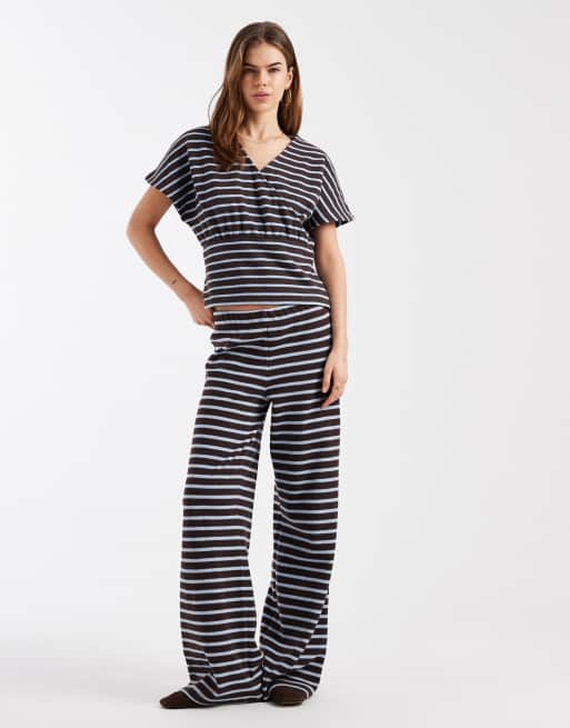 ASOS DESIGN - Top avvolgente stretto in vita a maniche corte a righe in coordinato, 2 di 4