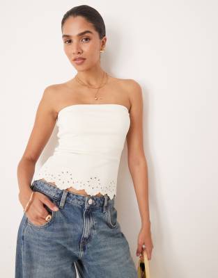 ASOS DESIGN - Top bandeau à ourlet brodé - Blanc