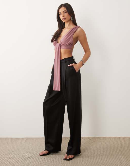 ASOS DESIGN - Top beis estilo bralette con lazada delantera y detalle colgante de malla, 2 de 4