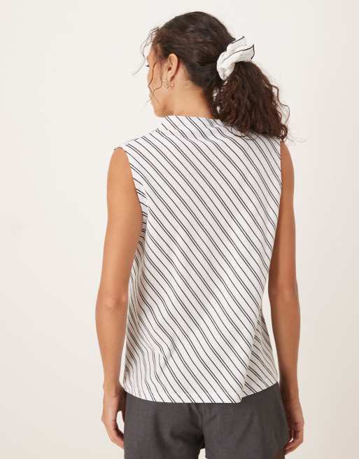 ASOS DESIGN – Top bez rękawów z drapowanym dekoltem w czarno-białe paski, 3 z 4