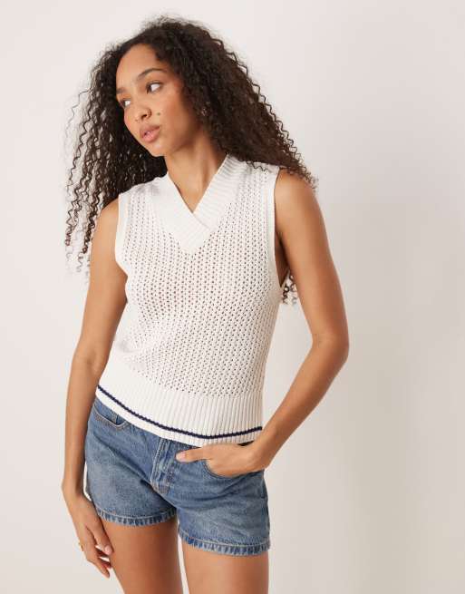 ASOS DESIGN – Top bez rękawów z dzianiny pointelle z dekoltem w kształcie litery V i kontrastowym wykończeniem