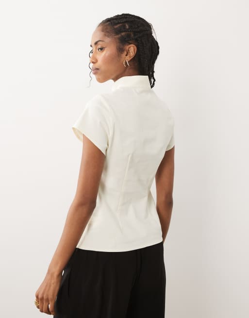 ASOS DESIGN - Top blanco con cuello estilo pankou y tapeta de botones asimétrica, 4 de 4