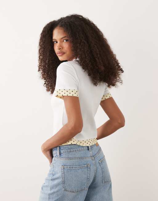 ASOS DESIGN - Top blanco de manga corta con diseño efecto doble capa amarilla con estampado de lunares, 4 de 4