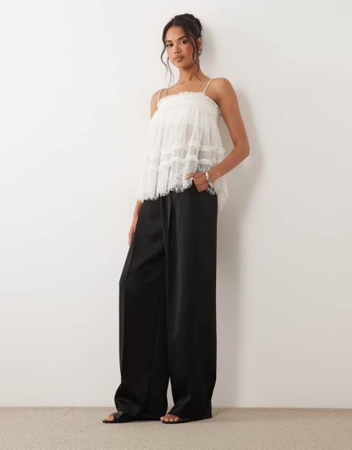 ASOS DESIGN - Top blanco escalonado de tirantes con volantes de plumeti, 2 de 4