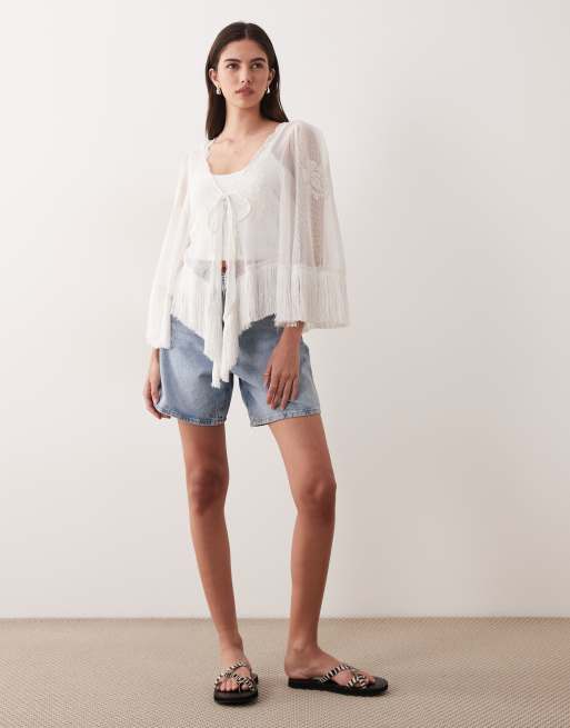 ASOS DESIGN - Top blanco transparente con lazada delantera, bordados y bajo de flecos, 2 de 4