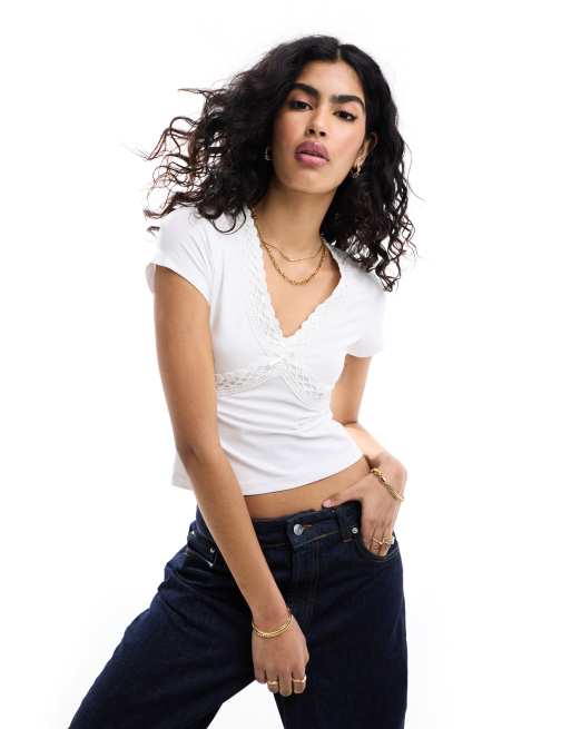 ASOS DESIGN - Top bordé de dentelle à col en V et mancherons - Blanc