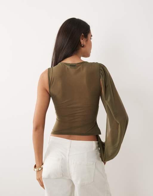 ASOS DESIGN - Top caqui asimétrico fruncido con manga estilo capa, 4 de 4