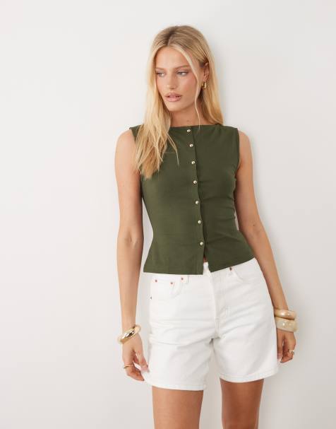 ASOS DESIGN - Top caqui sin mangas con cuello barco y botones - view 1
