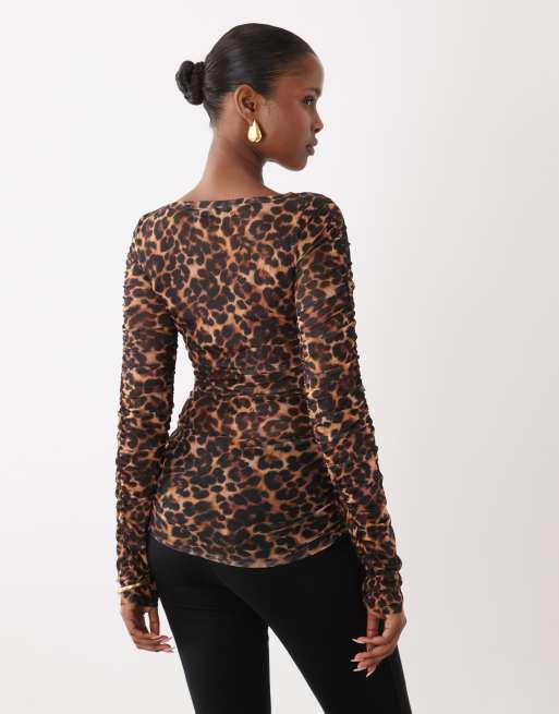 ASOS DESIGN top cardigan à col V en résille froncé à imprimé léopard, 3 de 4