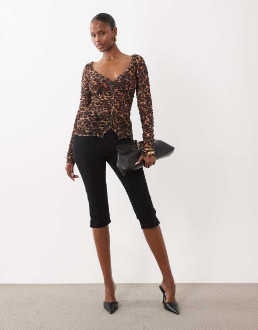 ASOS DESIGN top cardigan in rete trasparente arricciato con scollo a V e stampa leopardata, 2 di 4