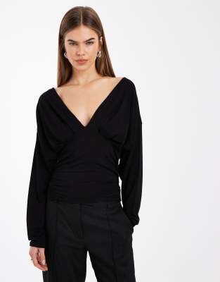 ASOS DESIGN - Top cintré à manches chauve-souris et décolleté plongeant - Noir