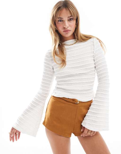 ASOS DESIGN - Top color avorio con scollo a barchetta, maniche a pipistrello e volant