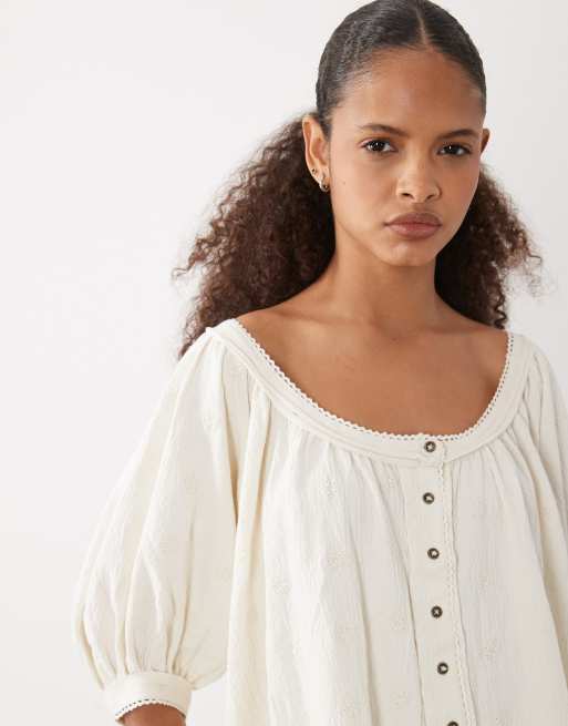 ASOS DESIGN - Top color crema abotonado con mangas estilo blusón y bordado inglés, 3 de 4