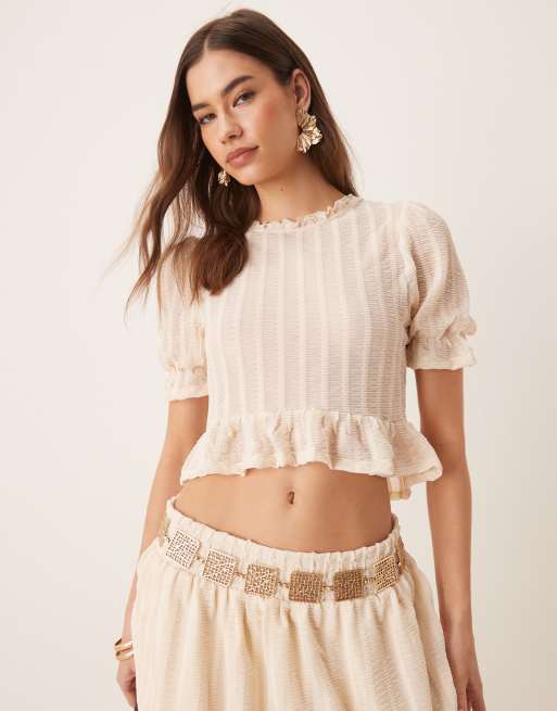 ASOS DESIGN - Top color crema testurizzato con arricciature e volant in coordinato