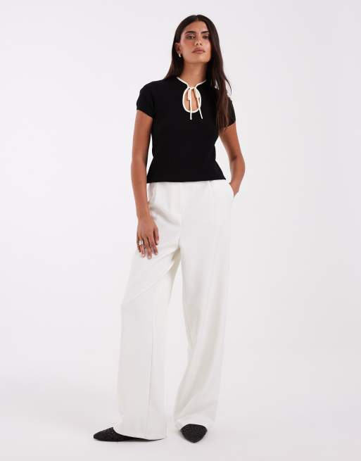 ASOS DESIGN - Top con cuello y cierre delantero anudado en negro con ribete blanco, 2 de 4