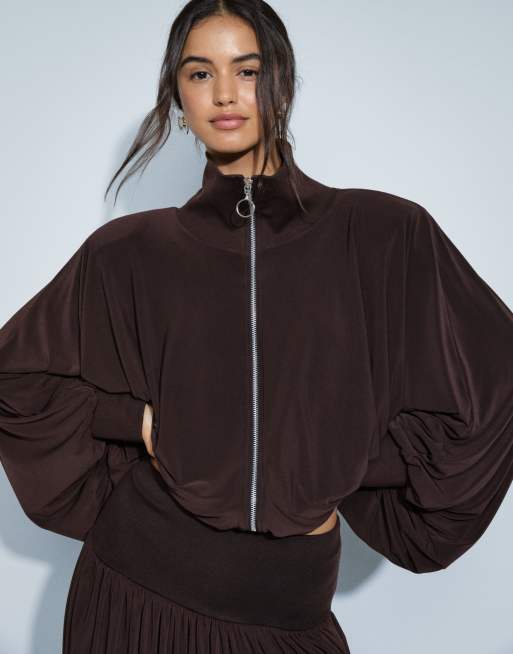 ASOS DESIGN - top con drapeado y volumen de conjunto con cremallera en marrón, 2 de 9