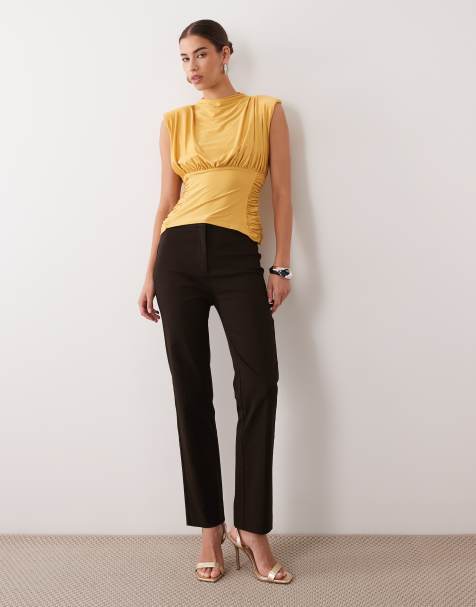 ASOS DESIGN - top con frunces en la cintura, cuello halter y hombreras en ocre - view 1