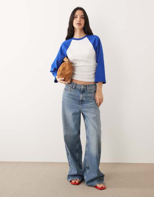 ASOS DESIGN top con manga raglán 3/4 y cintura ajustada en cobalto y blanco, 2 de 4