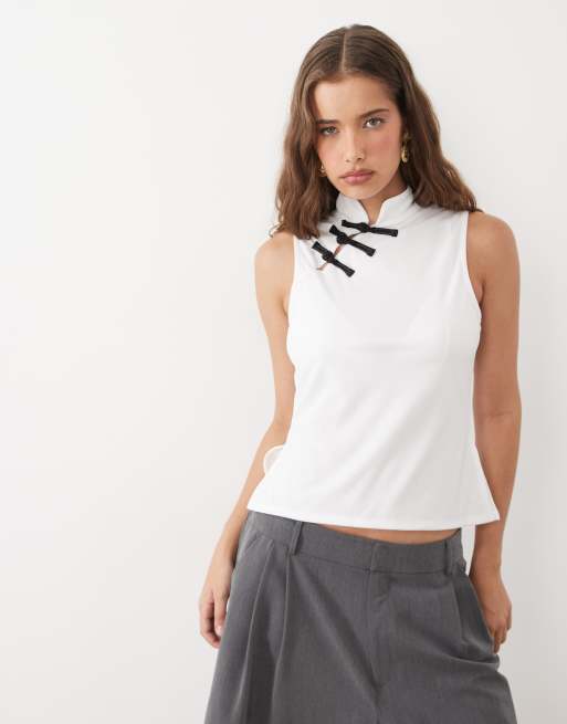 ASOS DESIGN top con maniche a cappuccio e colletto alla coreana color crema con lacci neri, 2 di 4